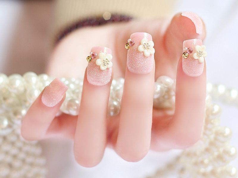 Nail nhũ ngọc trai cho tết xinh lung linh