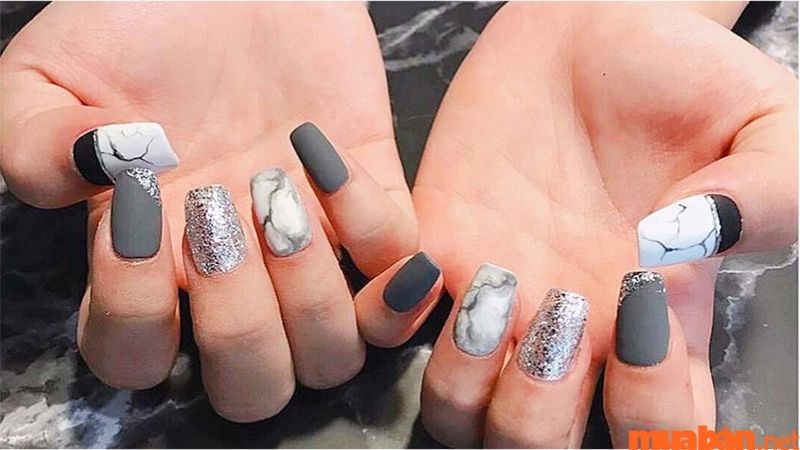 Mẫu nail đen xám đơn giản 