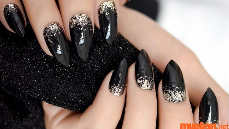 Mẫu nail đen nhũ lấp lánh