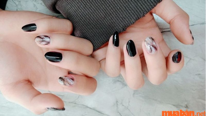 Nail đen vẽ loang