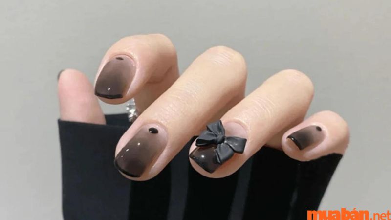 Mẫu nail màu đen loang đính nơ