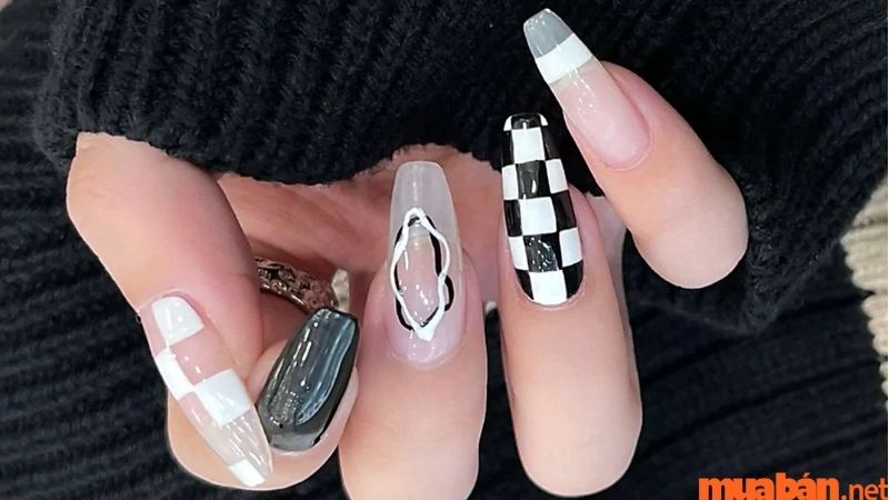 Mẫu nail màu đen kẻ caro