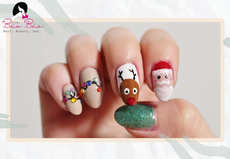 Mẫu nail Noel có họa tiết tuần lộc