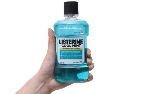 Nước súc miệng Listerine có thể giảm tình trạng mụn bọc ở mũi