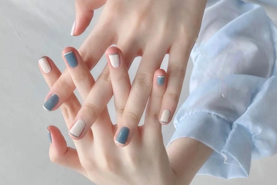 Nail tím trang trí sọc tinh tế