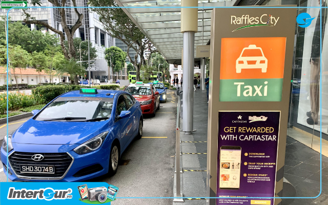 Taxi cũng là phương tiện thường thấy trên đường phố Singapore