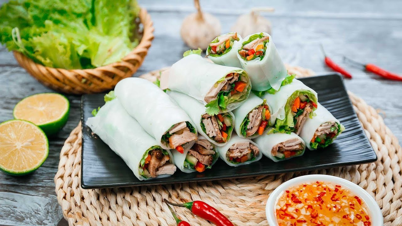 Phở cuốn là món ăn “đặc sản” Hà Nội