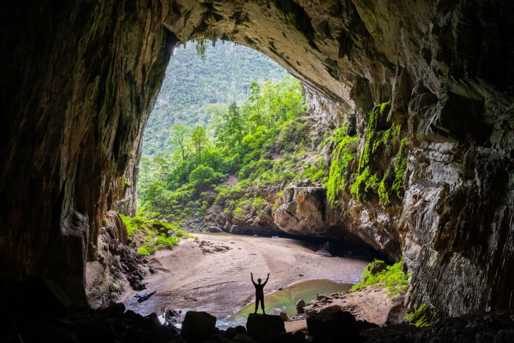 Hang Én - Địa điểm với hàng trăm con én sinh sống