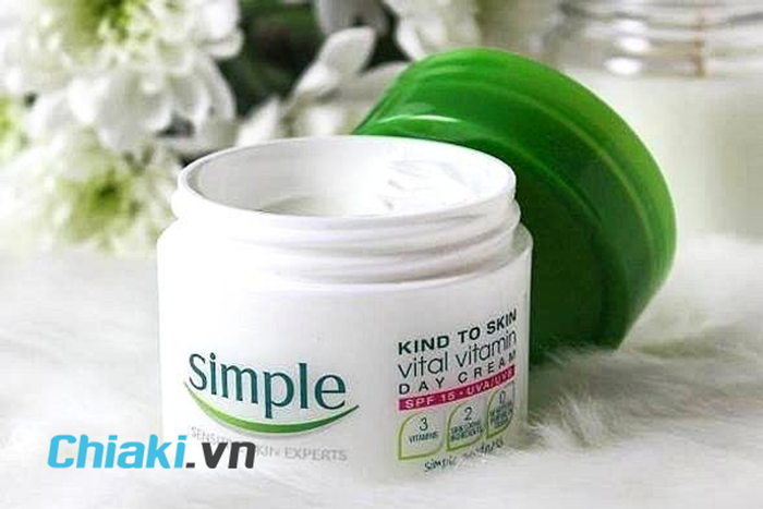 Kem dưỡng ẩm Simple ban ngày Vital Vitamin Day Cream SPF15