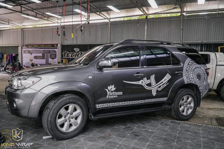 Dán Decal Xe Fortuner Ở Đâu Uy Tín Chuyên Nghiệp