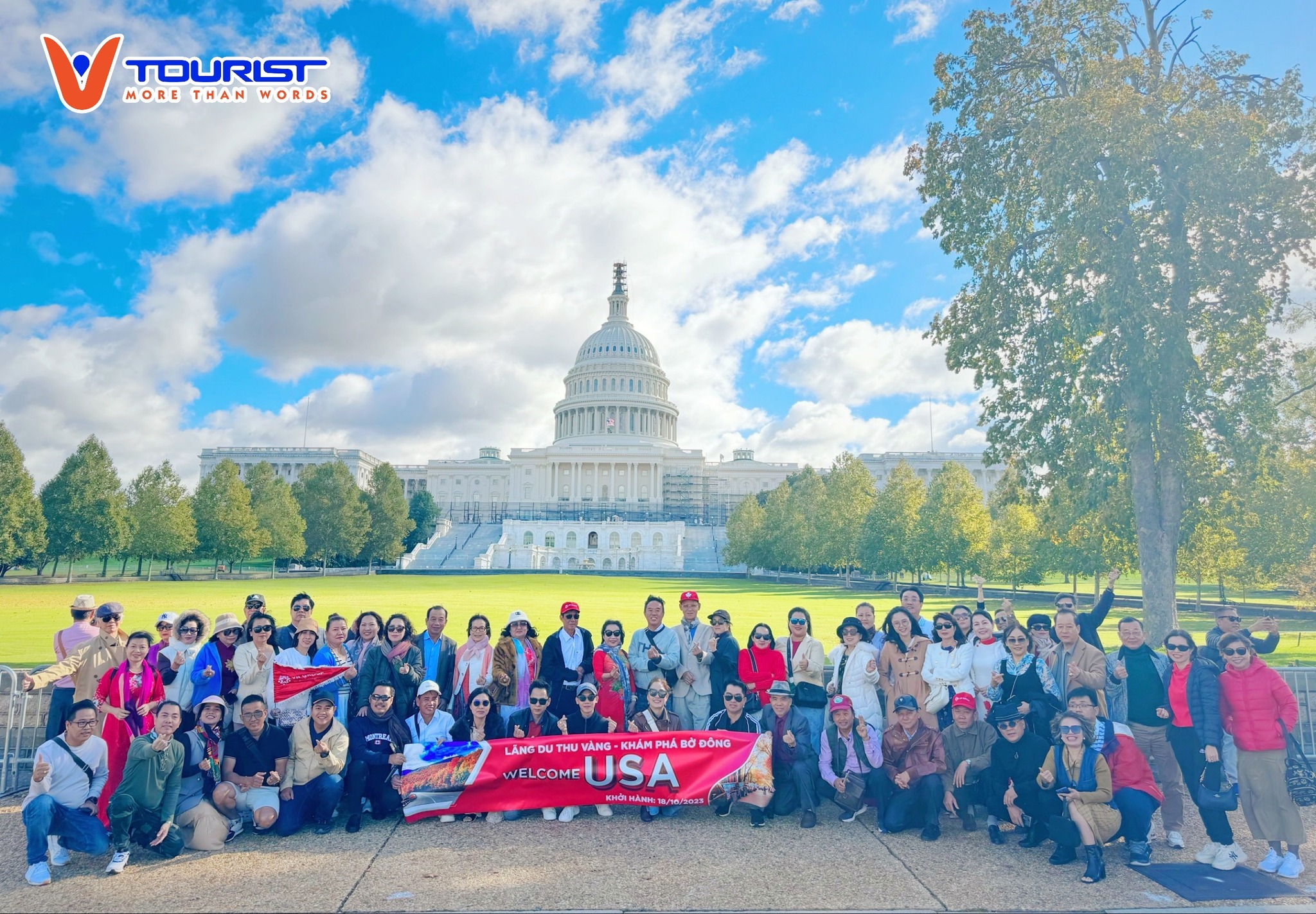 Khách du lịch VTourist check-in tại Điện Capitol