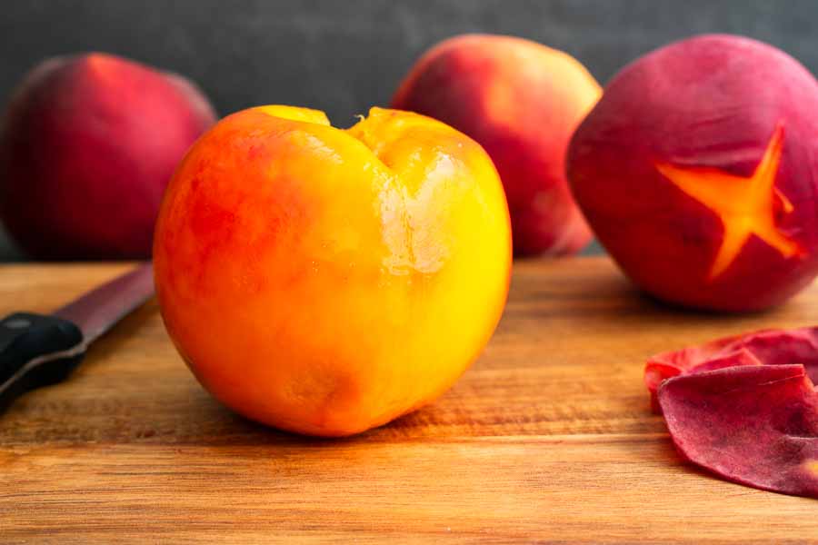 Peeling the fresh peaches