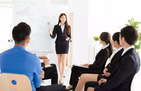 Training nhân sự định kỳ giúp ôn lại và rèn luyện kiến thức, kỹ năng