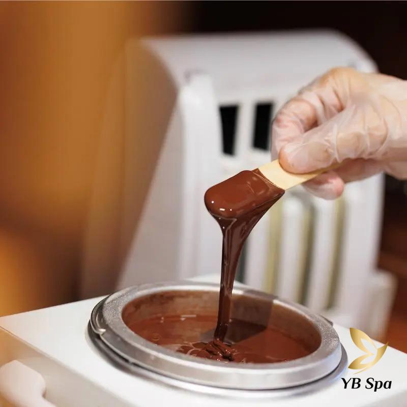 Wax lông nách bằng chocolate làm sạch da nách (Nguồn: Internet)