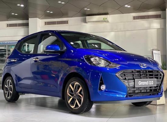 Cụm đèn hậu trên bản hatchback được mở rộng hơn