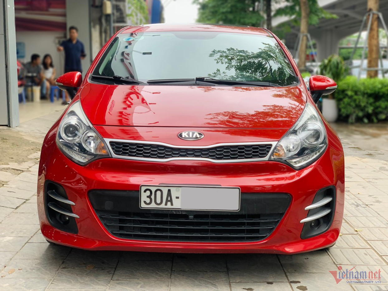 KIA Rio 2015 hatchback giá 350 triệu: Xe 'chất' nhưng giá 'chát'