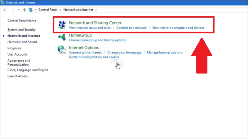 Bạn nhấn vào mục “Network and Sharing Center”.