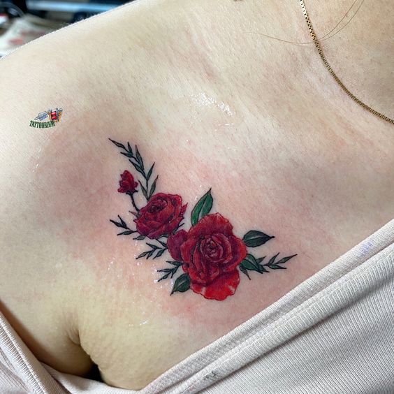 tattoo hoa hồng ở ngực cực đẹp