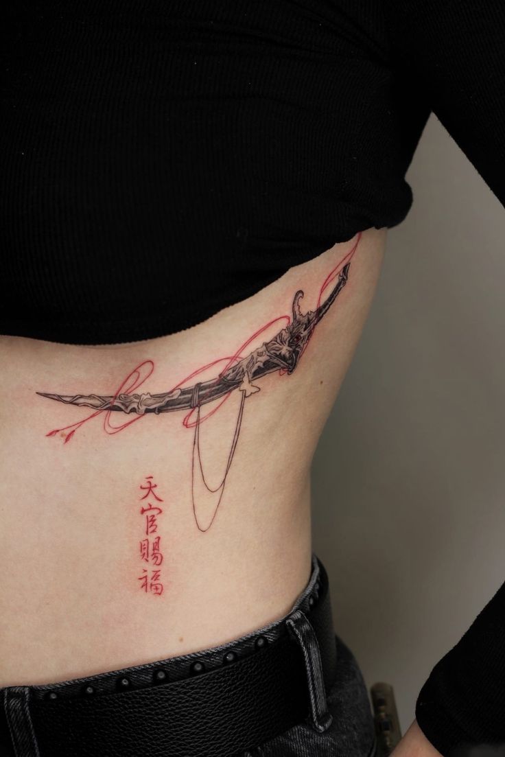 tattoo mini kèm dòng chữ trung