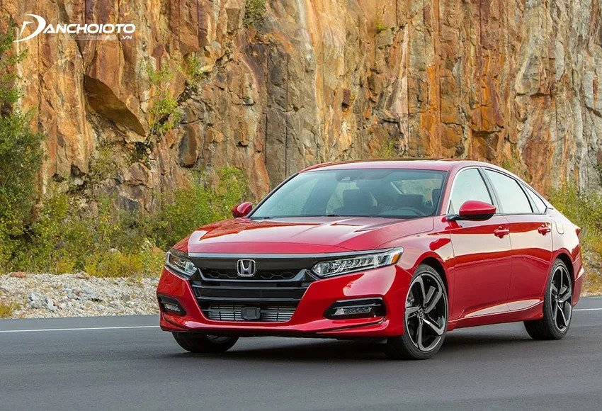 Cả thiết kế lẫn giá bán của Honda Accord đều rất kén khách