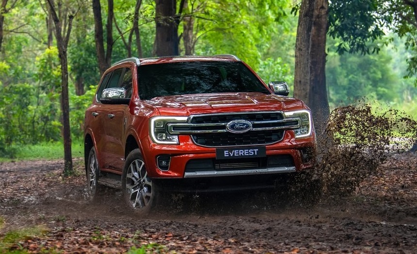 ford everest 2023 màu đỏ tại ford long biên