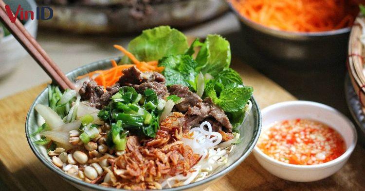 Bún xào thịt bò Nam Bộ.