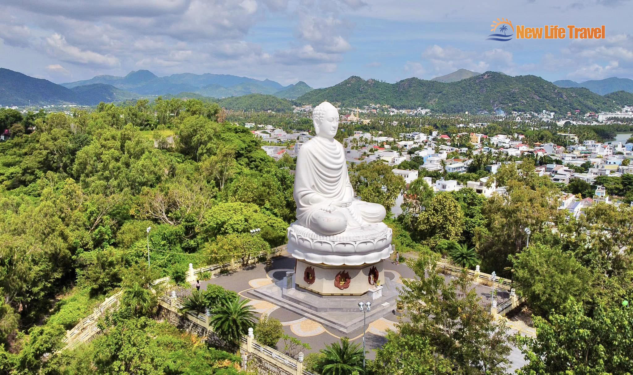 Chùa Long Sơn - ngôi chùa nằm ngay trung tâm thành phố Nha Trang