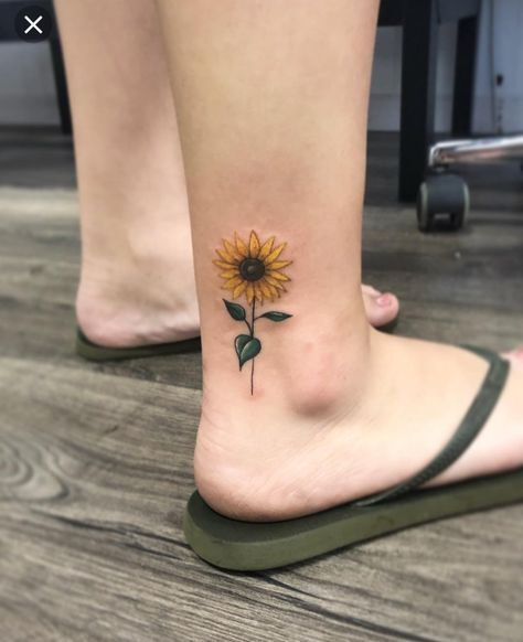 tattoo mini hoa hướng dương đẹp ở cổ chân