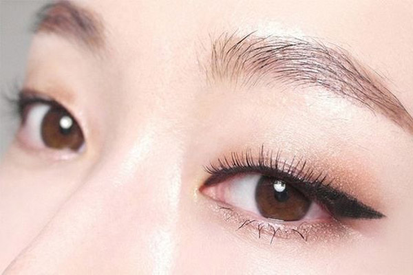 Cách Kẻ Eyeliner Cho Mắt 1 Mí