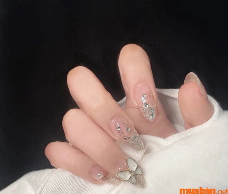 Nail Hàn Quốc màu trong đơn giản đính đá