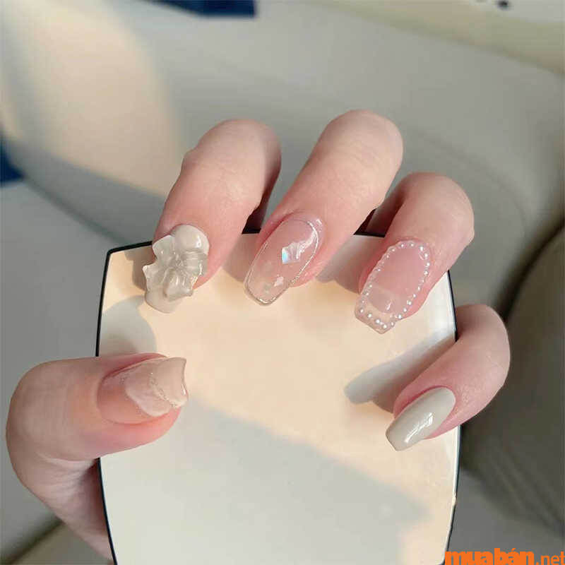 Mẫu Nail Hàn Quốc màu trong đơn giản nhẹ nhàng