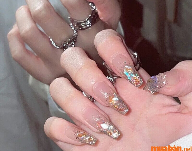 Mẫu nail Hàn Quốc đính đá sang chảnh