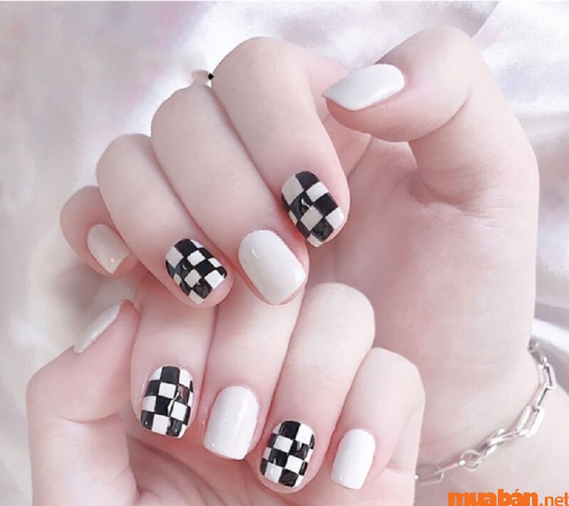 Mẫu nail Hàn Quốc kẻ caro dễ thương