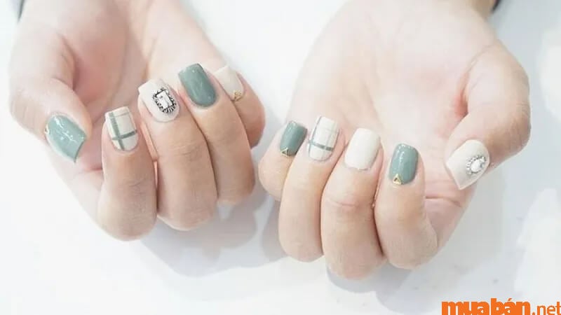 Mẫu nail Hàn Quốc kẻ caro đẹp