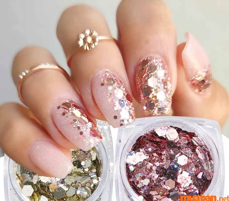 Mẫu nail Hàn Quốc phong cách Chunky Glitter hiện đại