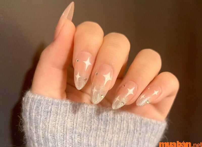 Mẫu nail Hàn Quốc đính ngôi sao