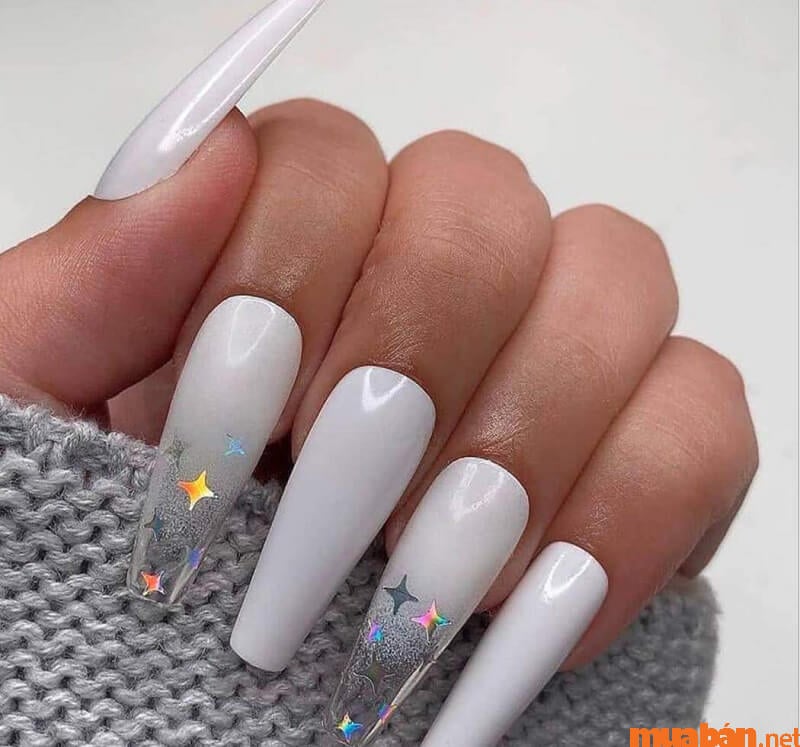 Mẫu nail Hàn Quốc đính ngôi sao với màu trắng