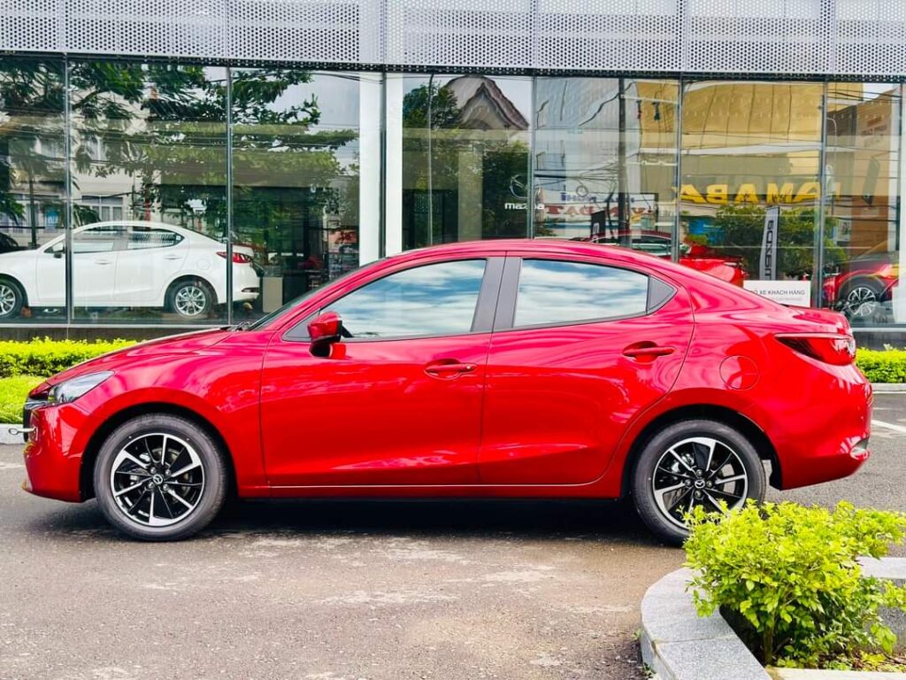 mazda 2 luxury màu đỏ