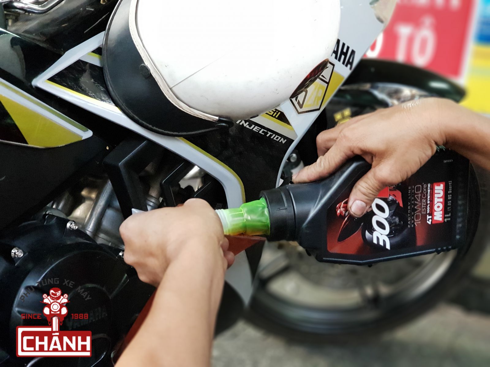 Motul-300V-FACTORY-LINE-10W40-5