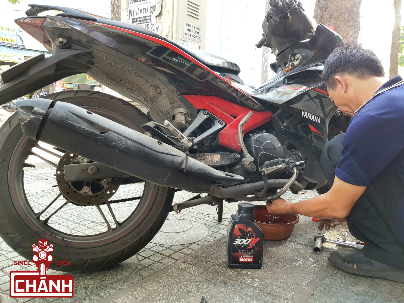 Motul-300V-FACTORY-LINE-10W40-6