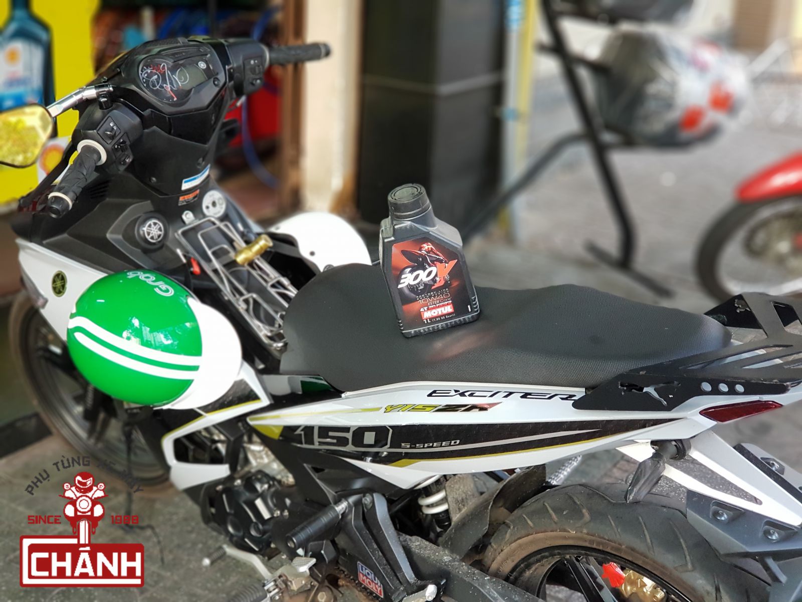 Motul-300V-FACTORY-LINE-10W40-4