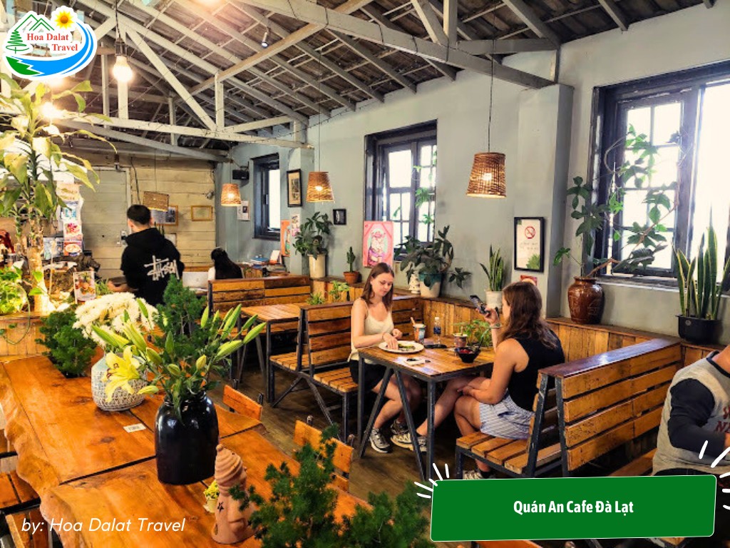 Quán An Cafe nằm trong không gian ấm cúng, với nhiều cây xanh và trang trí đơn giản