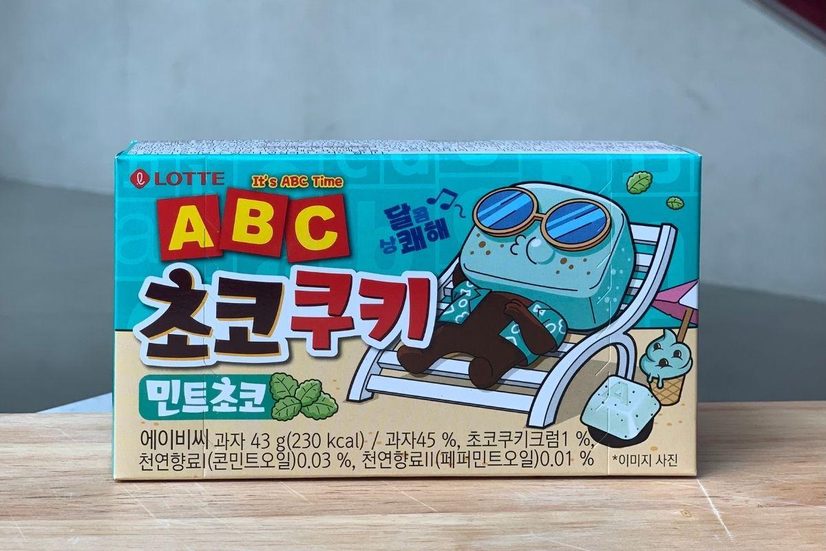 summer 2025 korea mint chocolate food, lotte abc mint choco cookie