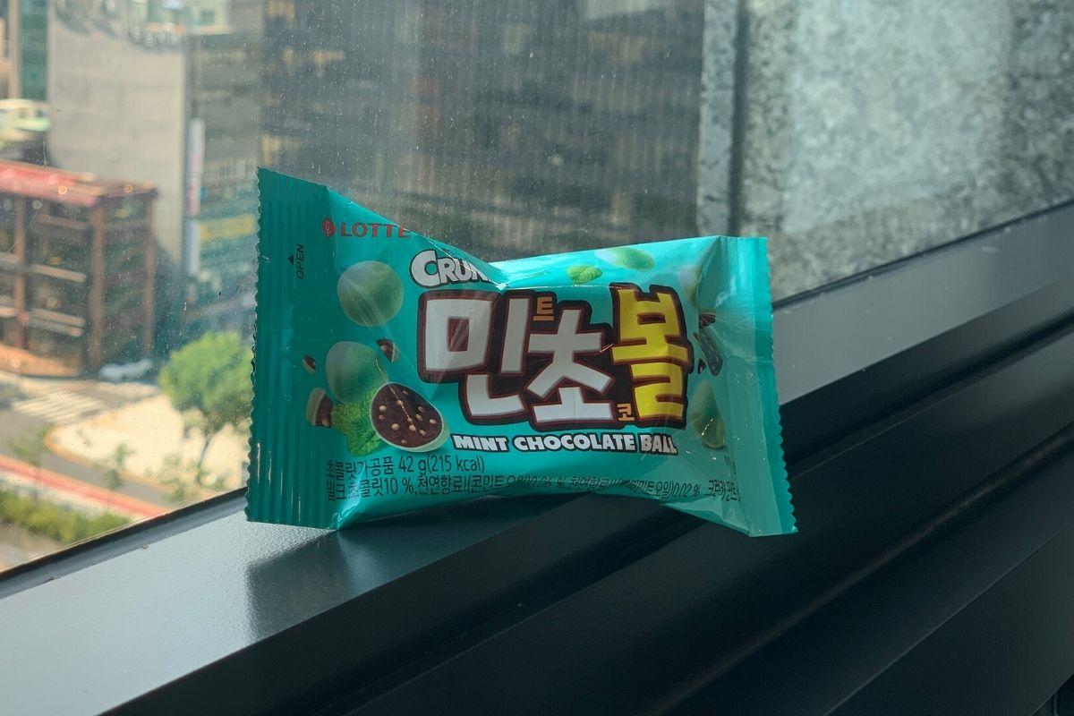 summer 2025 korea mint chocolate food, crunky mint choco ball