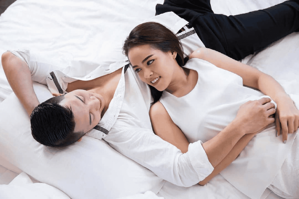 Oxytocin thường được giải phóng khi quan hệ tình dục hoặc các cử chỉ thân mật